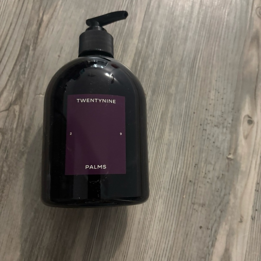 Twentynine Palms 16.9 NIB Pinyon Poet Body Wash